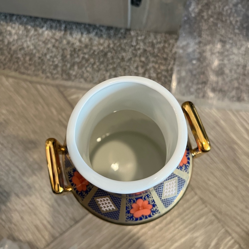 Royal crown derby look alike. Old Imari jug